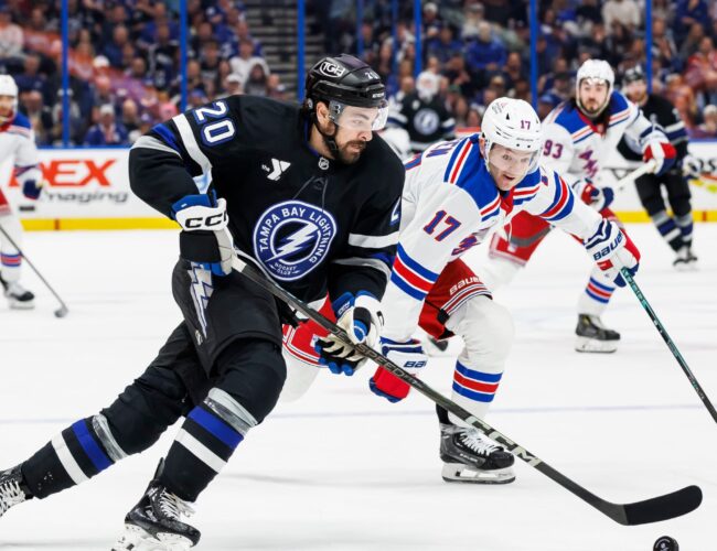 Lightning win 6-2 over struggling Rangers