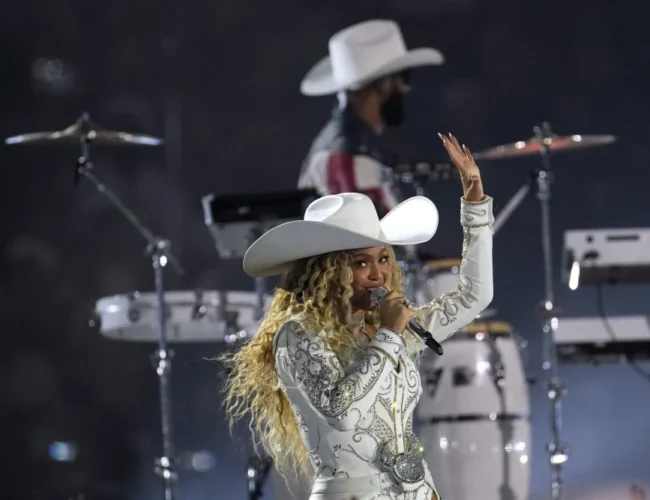 Beyoncé performs ‘Cowboy Carter’ hits during Christmas NFL halftime show on Netflix